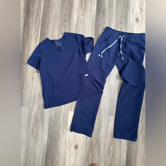 🚨 SALE 🚨 Figs Set - Picture 3 of 11